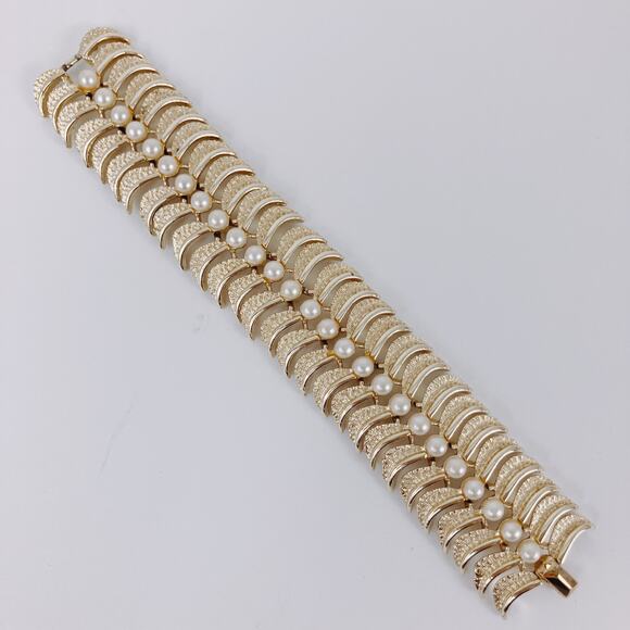 VTG Signed Kramer Mid Century Bracelet Gold Tone Faux Pearl Link Old Hollywood - Picture 14 of 16